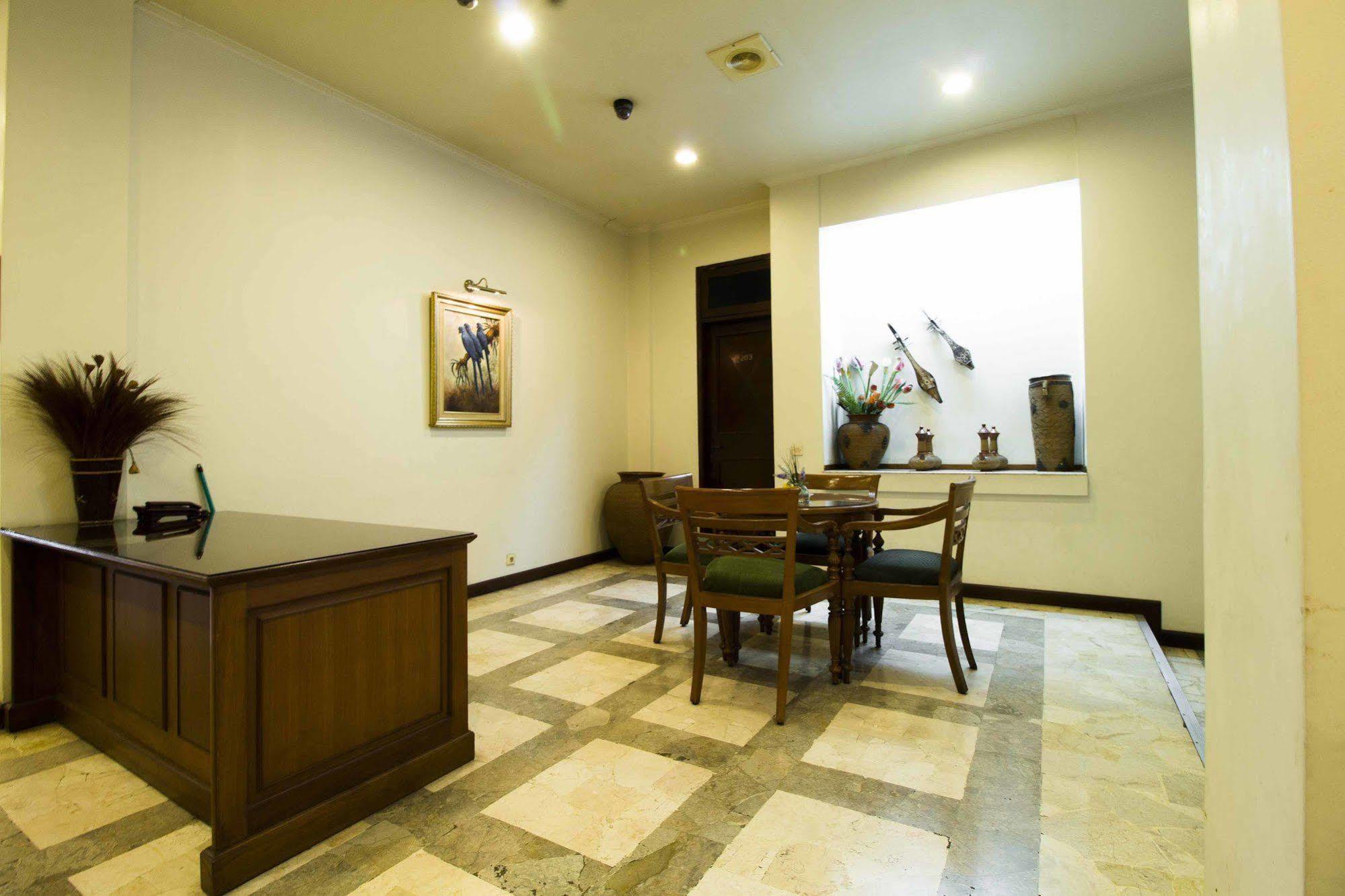 Reddoorz @ Dago Hotel Bandung Ngoại thất bức ảnh