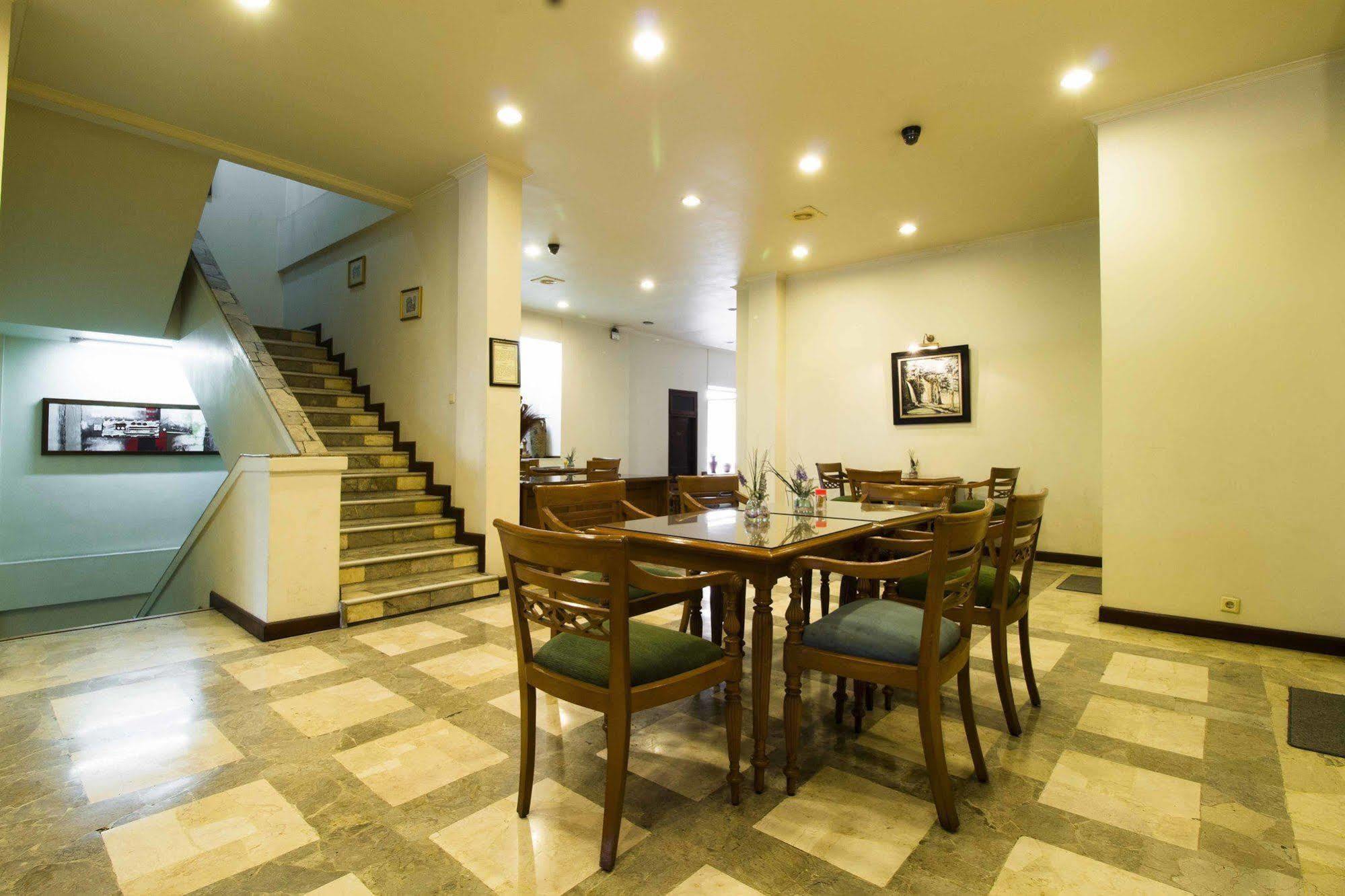 Reddoorz @ Dago Hotel Bandung Ngoại thất bức ảnh