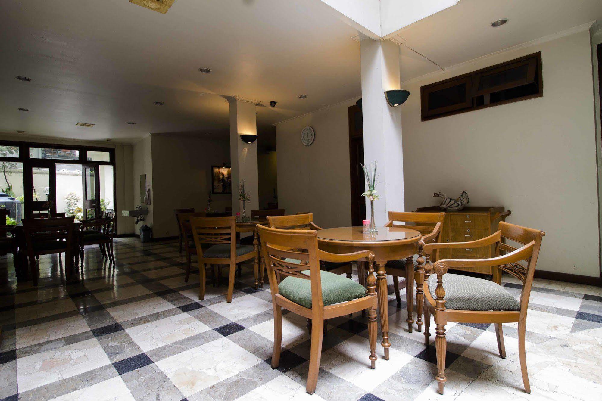 Reddoorz @ Dago Hotel Bandung Ngoại thất bức ảnh
