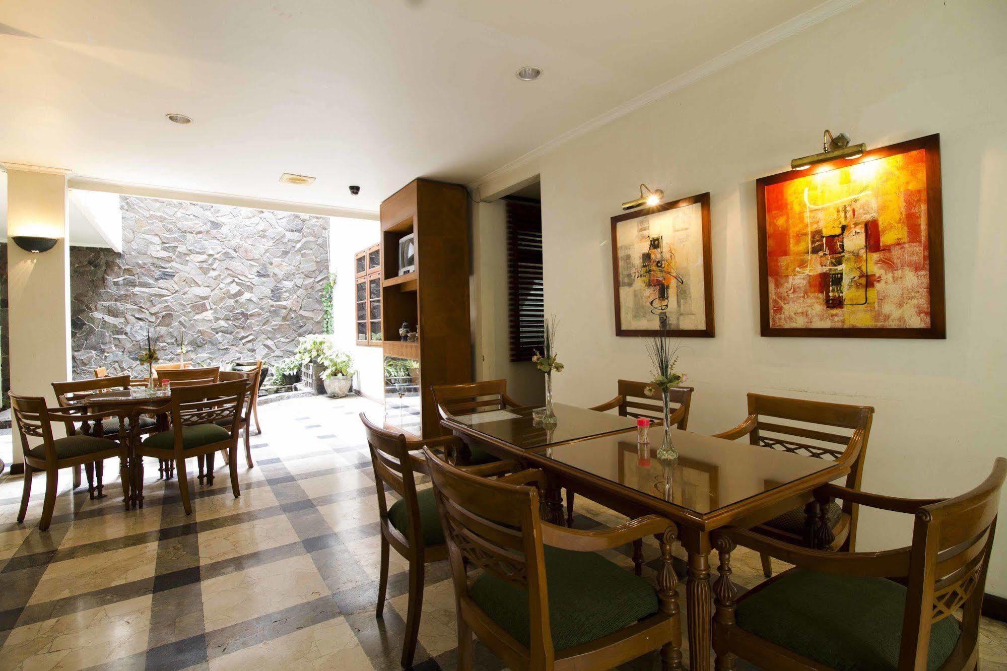 Reddoorz @ Dago Hotel Bandung Ngoại thất bức ảnh