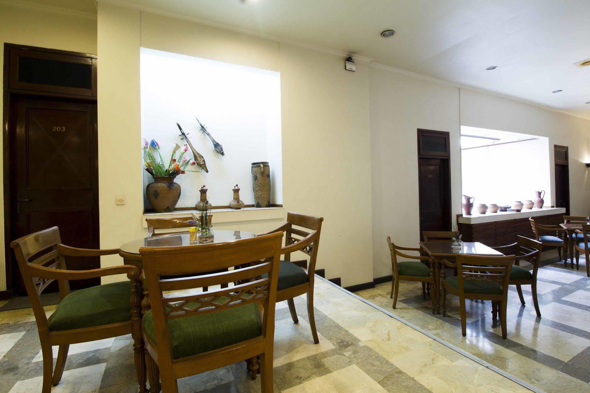 Reddoorz @ Dago Hotel Bandung Ngoại thất bức ảnh