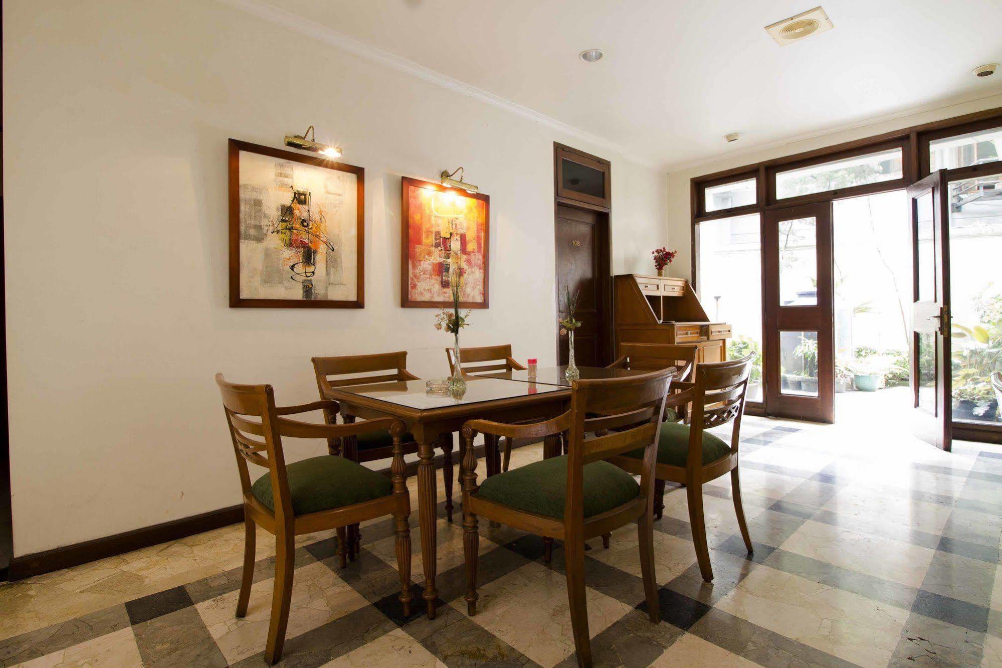 Reddoorz @ Dago Hotel Bandung Ngoại thất bức ảnh