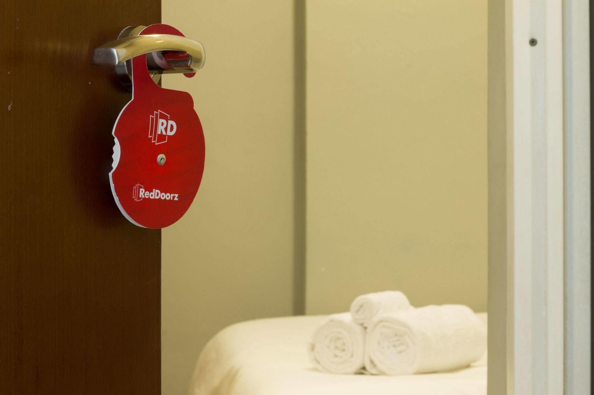 Reddoorz @ Dago Hotel Bandung Ngoại thất bức ảnh