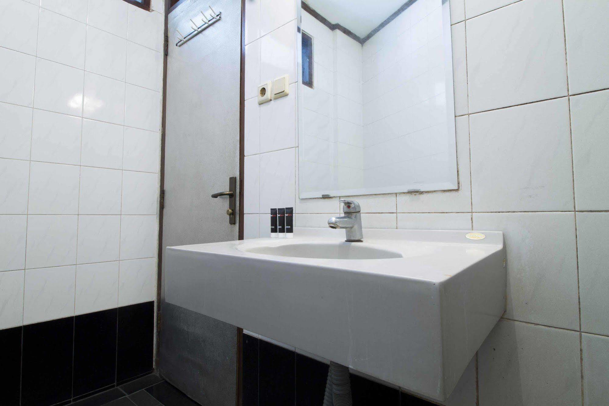 Reddoorz @ Dago Hotel Bandung Ngoại thất bức ảnh