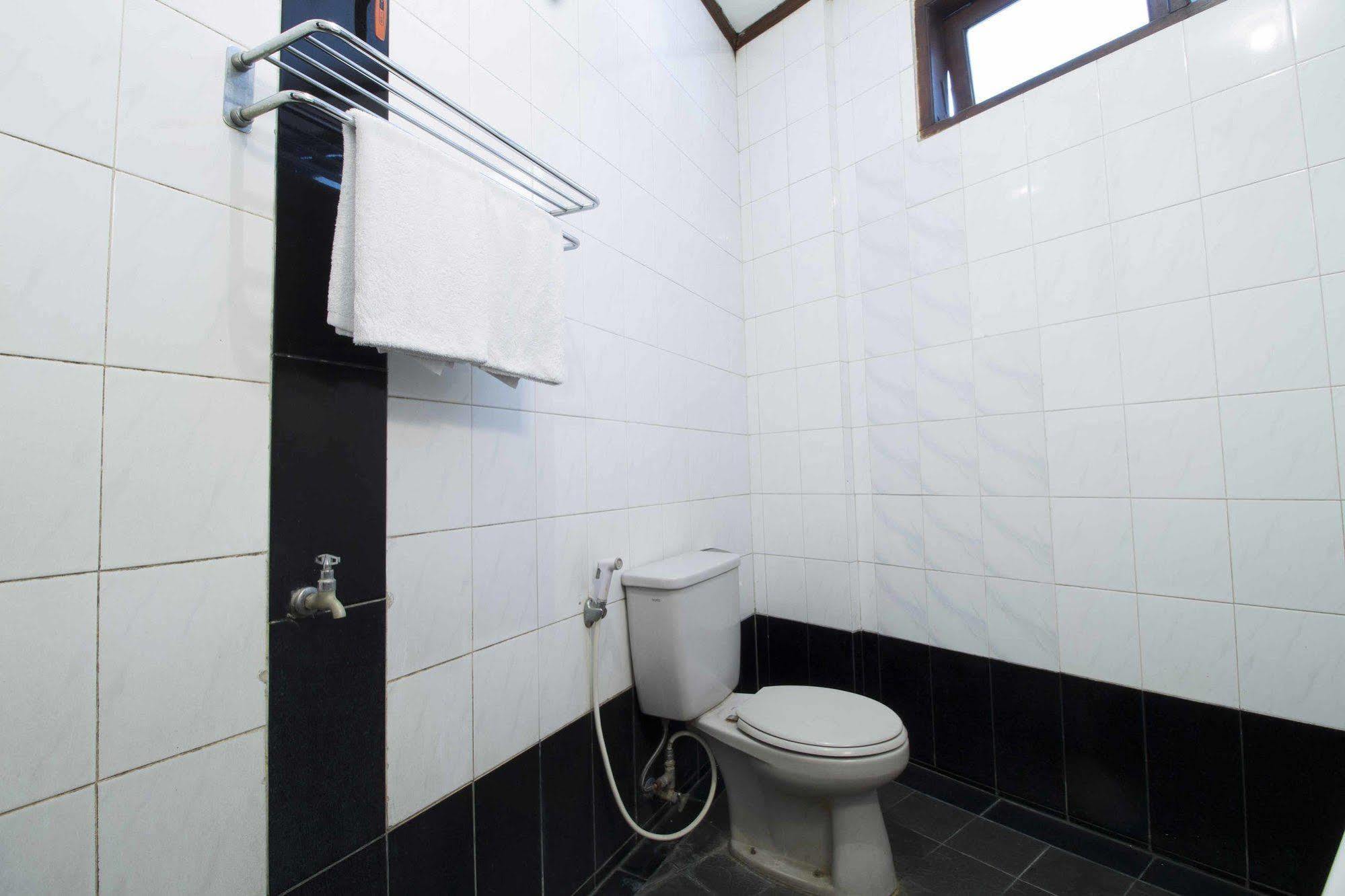 Reddoorz @ Dago Hotel Bandung Ngoại thất bức ảnh