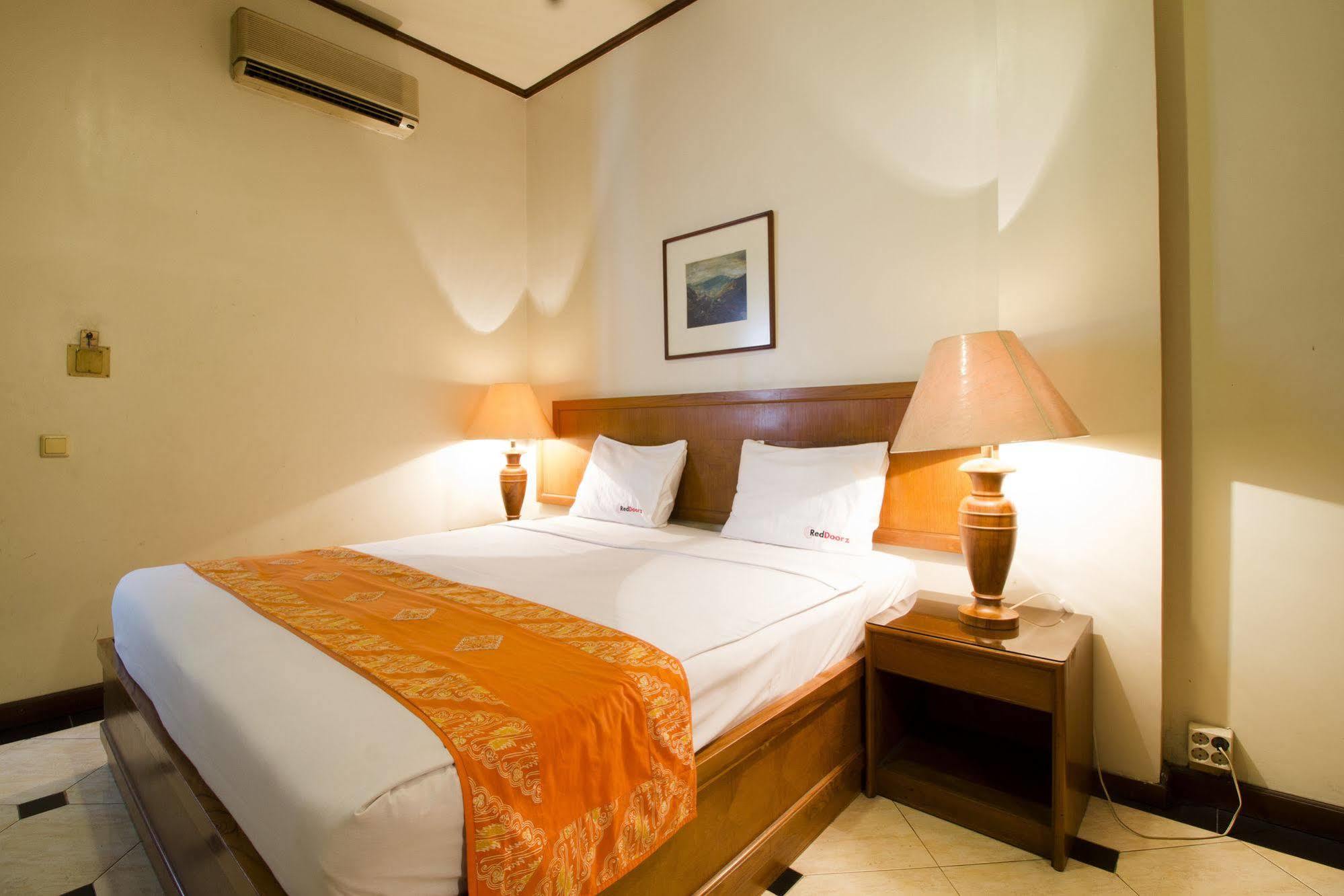Reddoorz @ Dago Hotel Bandung Ngoại thất bức ảnh