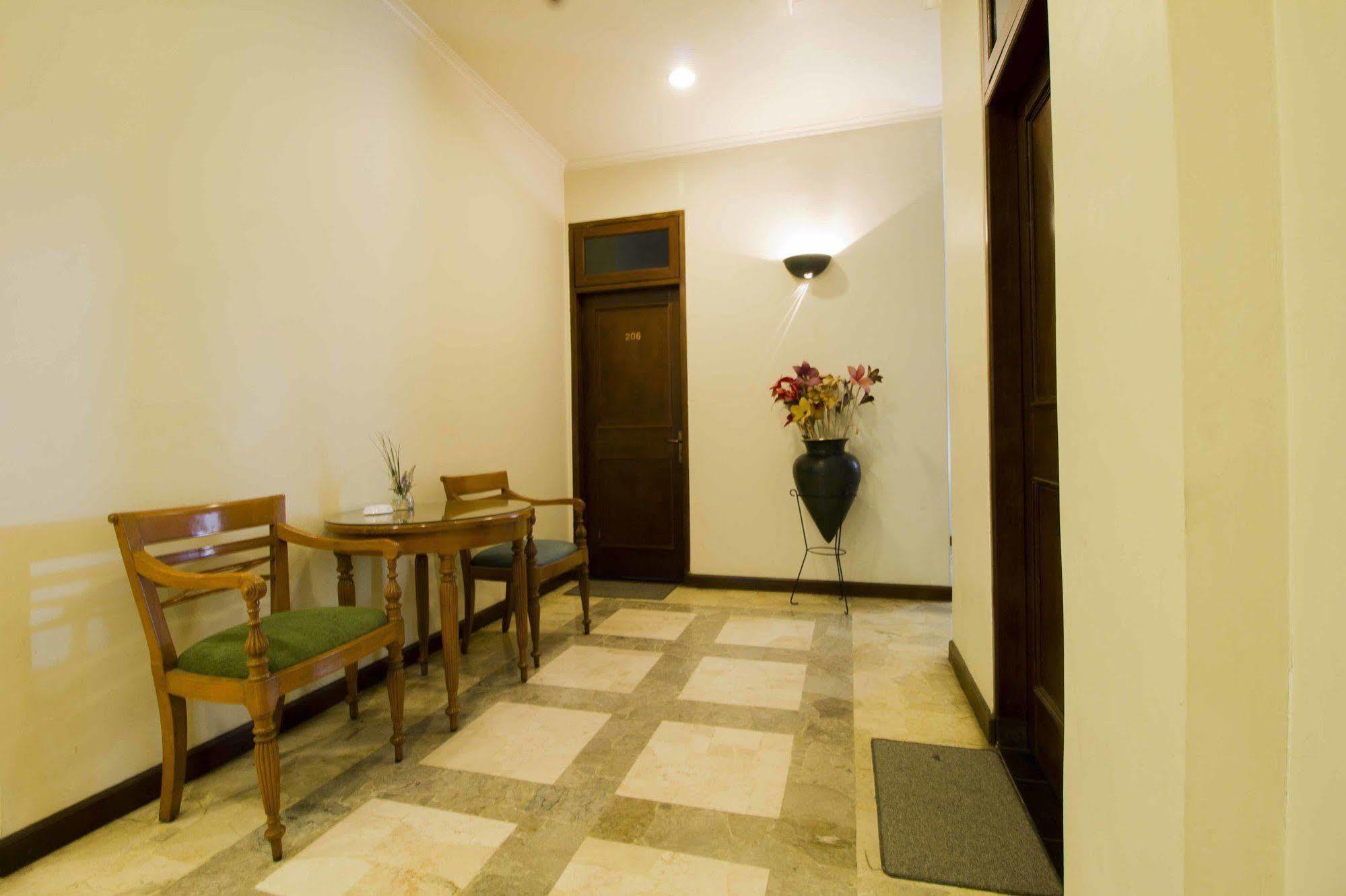 Reddoorz @ Dago Hotel Bandung Ngoại thất bức ảnh